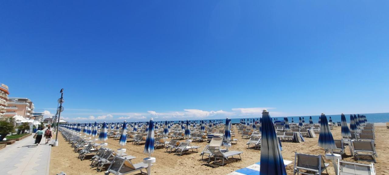 Hotel Parioli Lido di Jesolo Exteriör bild